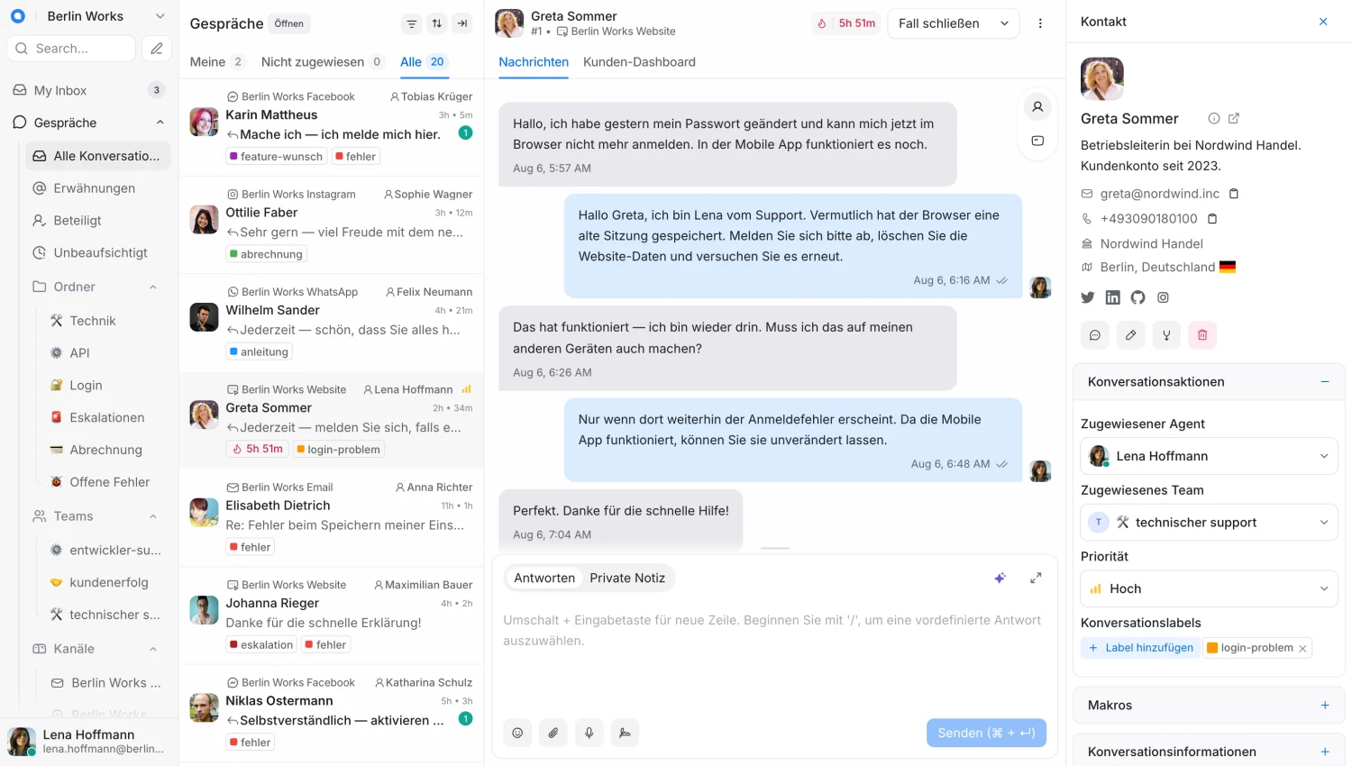 Unterhaltungsansicht in Chatwoot: links die Liste der Posteingänge, in der Mitte eine geöffnete Kundenunterhaltung und rechts die Kontaktdetails mit den Aktionen zur Unterhaltung.