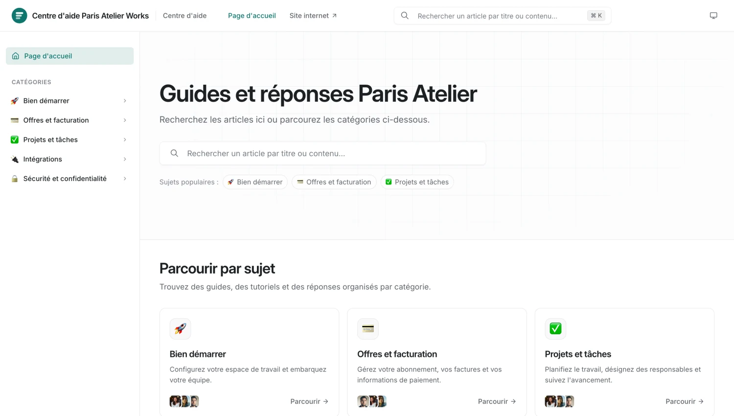 Un Help Center public créé avec Chatwoot, avec une barre de recherche, des sujets populaires et des catégories d’articles.